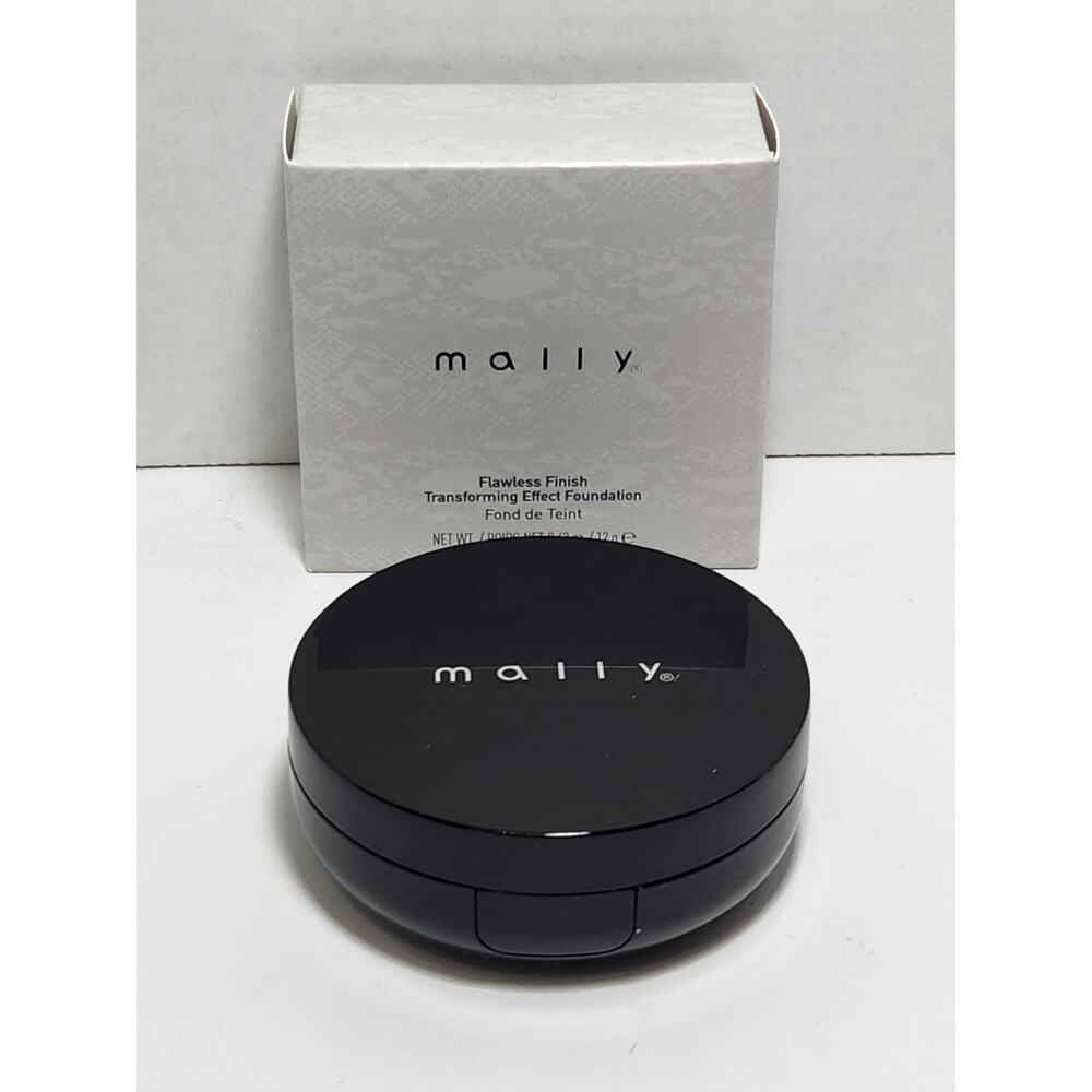 Mally Flawless Finish Transforming Effect Foundation LIGHT .42 oz New In Box